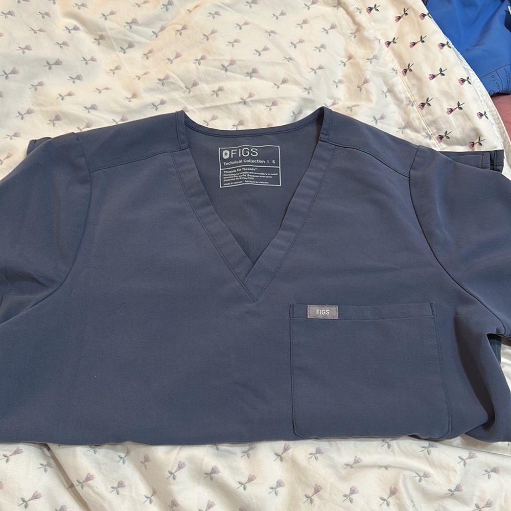 FIGS Catarina Top - Space Navy (Limited Edition Color) size Small
